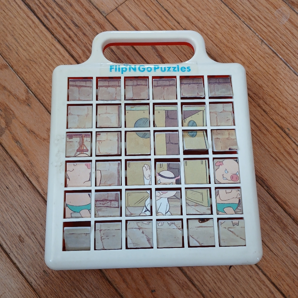 Vinrage Flip'N Go Puzzles Sliding Puzzle Game Featuring "The Raccoons"